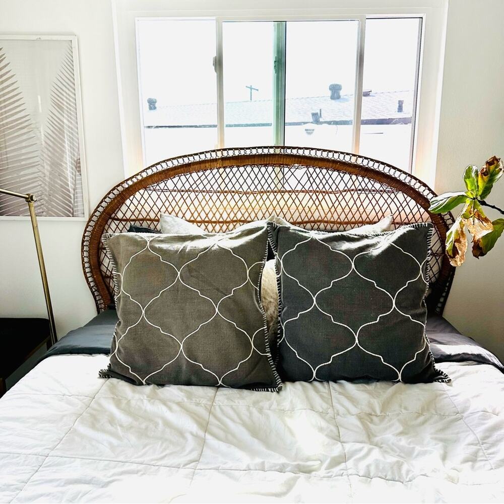 POTTERY BARN Charcoal Grey Soft White Textured Pillow Case Sham 22" Square Set 2